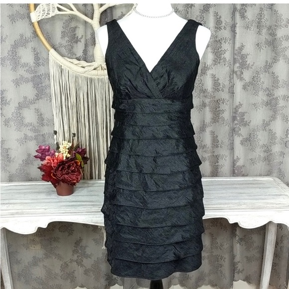 London Times Dress Black Sleeveless Layered Skirt V-Neck WM SZ 10 Gorgeous 🥰 - Picture 3 of 13
